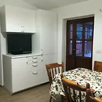 Levantotwo Bedrooms Flat With Terrace 아파트 *